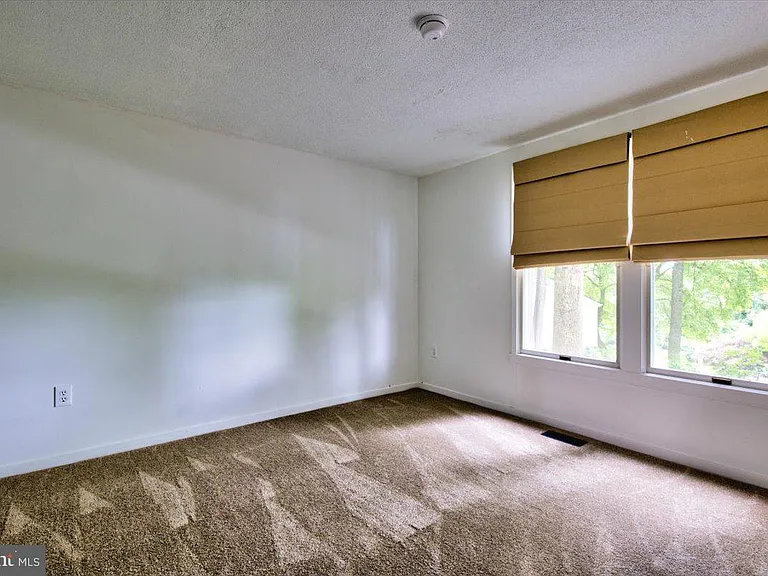 342 Sherry Ln — Photo 23
