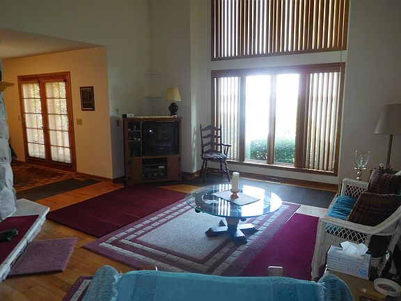 4th image of 2401 Lakeshore Dr