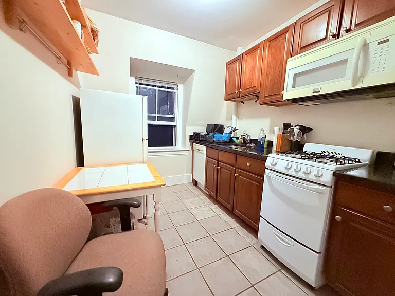 23 Inman St #4 — Photo 6