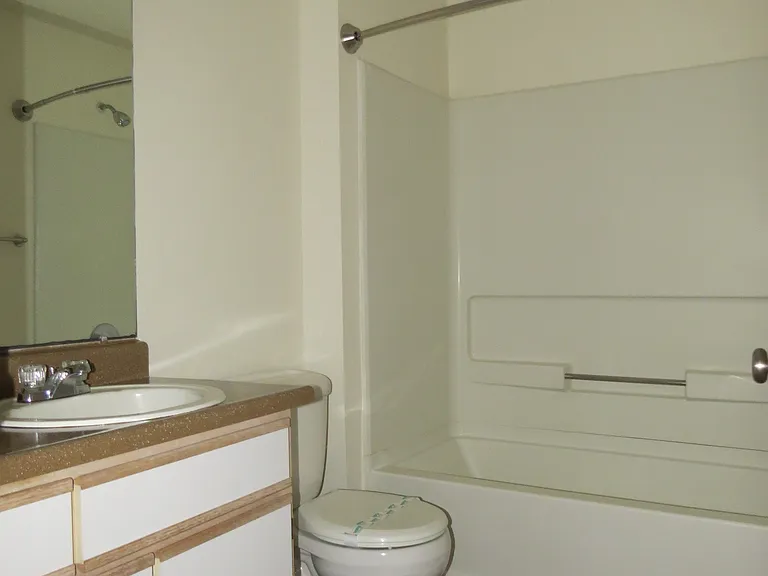 Chehalem Creek Apartments — Photo 12