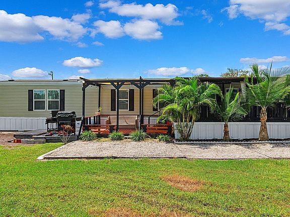 4th image of 7067 Greenbrier Village Dr