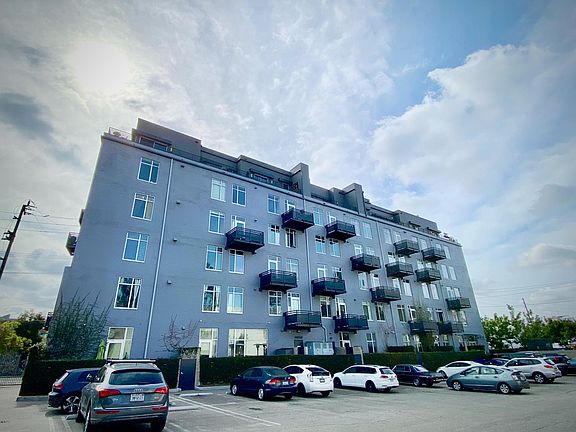 3rd image of 825 E 4th St APT 501