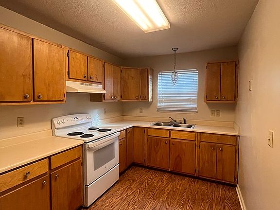 4th image of 802 E Cranford Ave