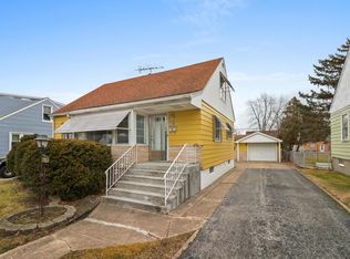 17921 Escanaba Ave, Lansing, IL 60438