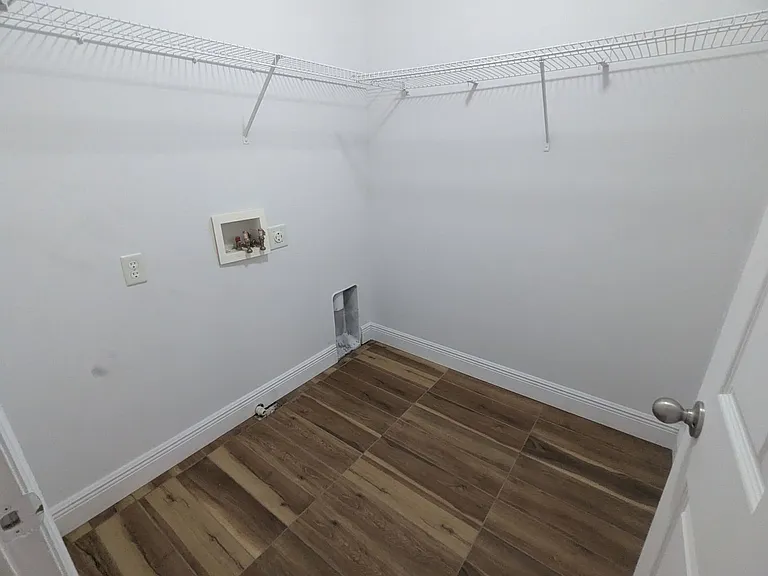 1628 Strathmore Cir — Photo 21