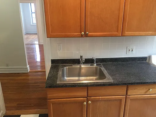 Rented by Metroline Realty | media 30