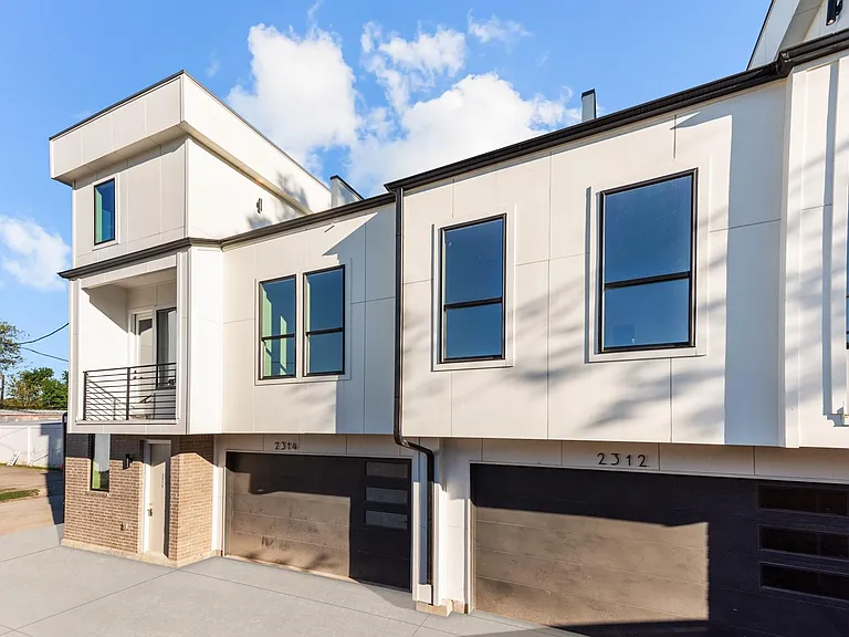 2314 Barbee St — Photo 1