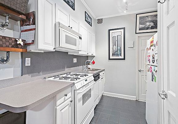 3rd image of 419 E 78th St APT 2A