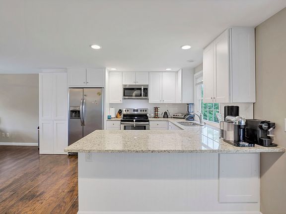 3rd image of 8752 Seabright Dr