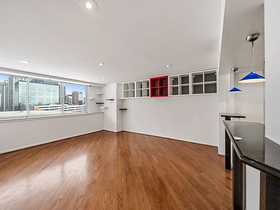 2nd image of 2016 Main St APT 701