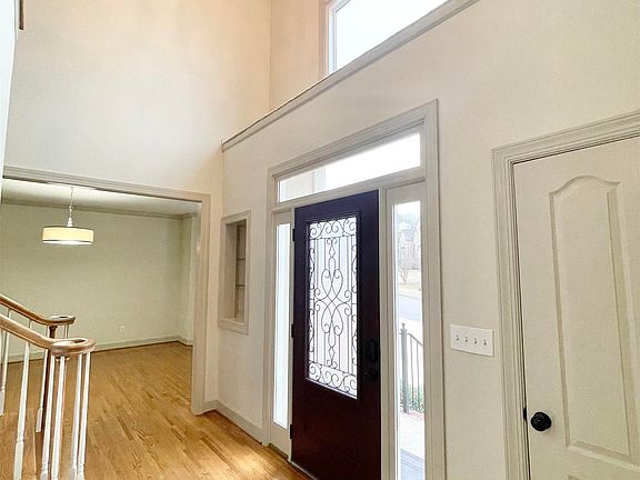 4th image of 5097 Lake Crest Cir