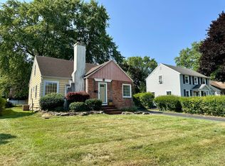 147 Oaklawn Dr, Rochester, NY 14617