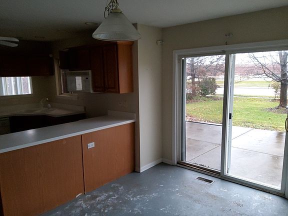 5th image of 2420 Woodlake Ct