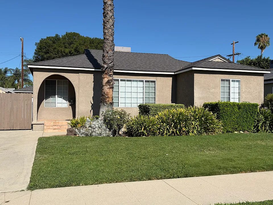 6468 Zelzah Ave