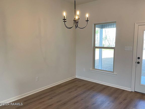 4th image of 208 Barnsley Dr