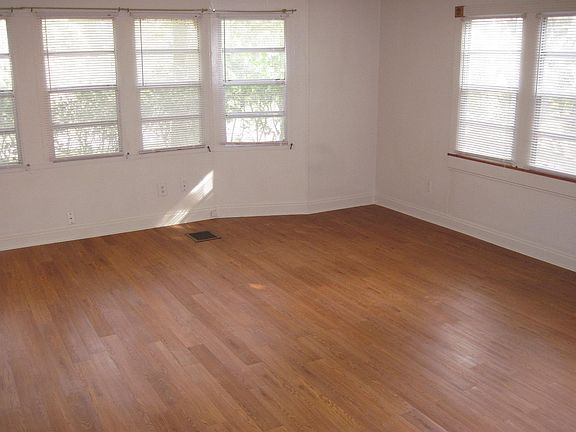 3rd image of 916 S Christiana Ave