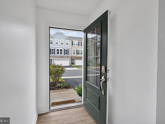 5th image of 10606 Hinton Way