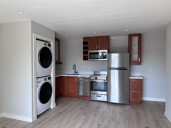 3rd image of 18281 Warren Ave #2