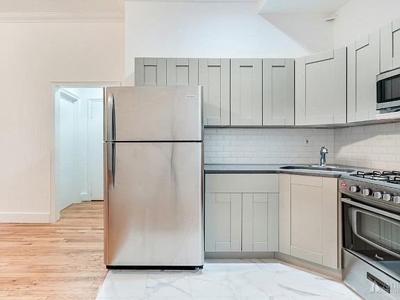 3rd image of 109 E 73rd St APT 4A