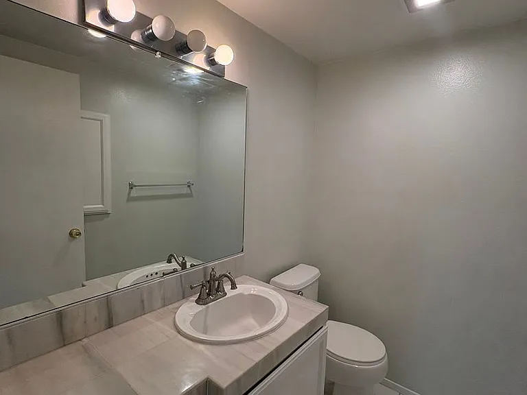 815 Balboa Ave #207 — Photo 8