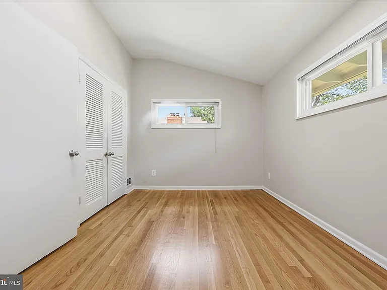 160801 Westmoreland St — Photo 22