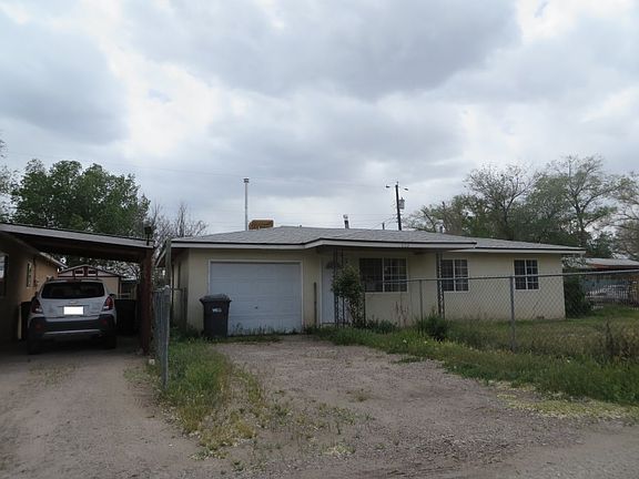 3rd image of 320 Garduno Dr NW