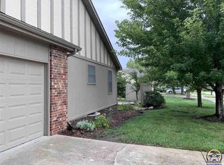 2772 SW Arrowhead Rd, Topeka, KS 66614