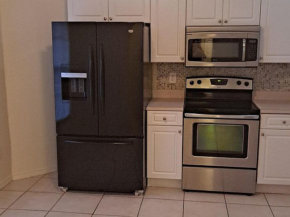 3rd image of 1423 SE 10th Ter S