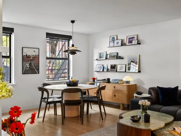 256 Bedford Avenue image 11 of 27