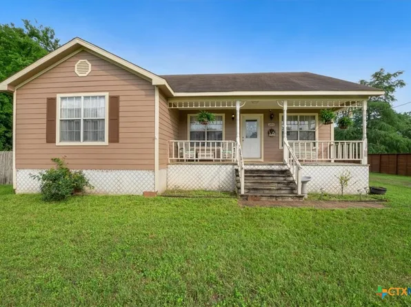 295 Meadow Ln, Martindale, TX 78655