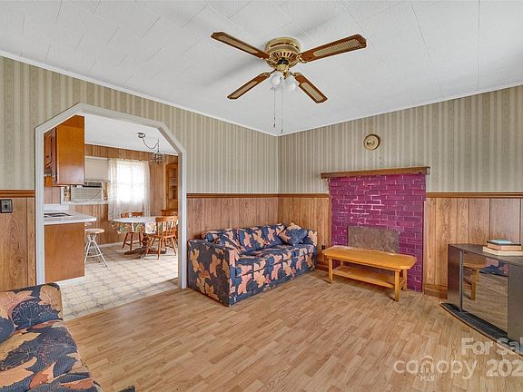 5th image of 130 W Park Dr