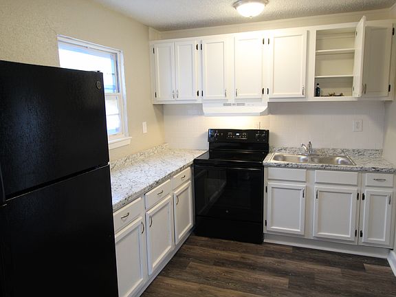 3rd image of 4826 Woodend Ave