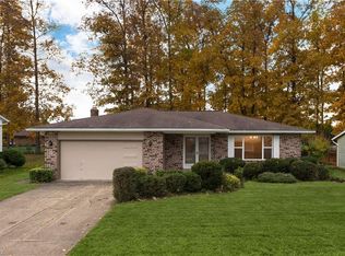8665 Newcomb Dr, Parma, OH 44129