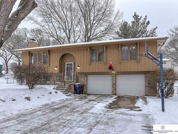 2nd image of 215 Douglas Dr