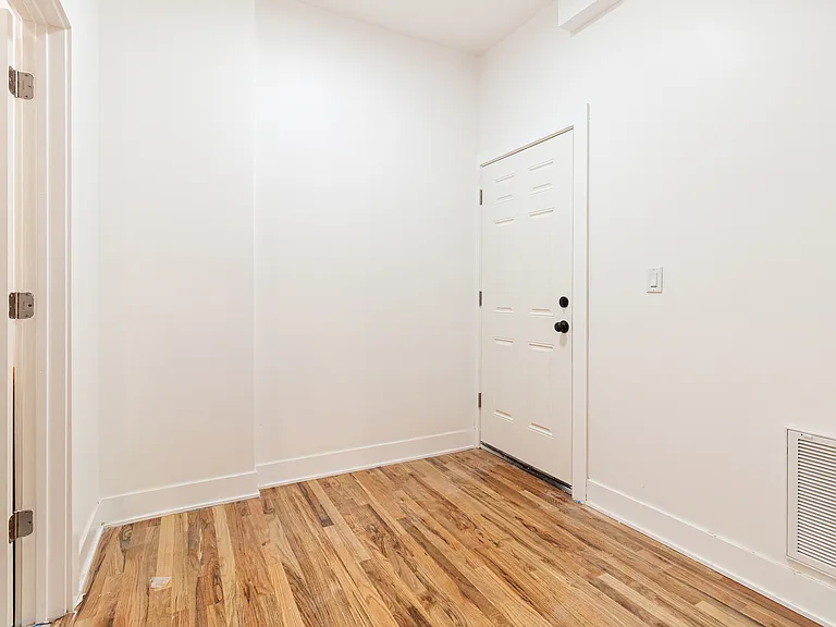 1742 N California Ave #1R — Photo 5