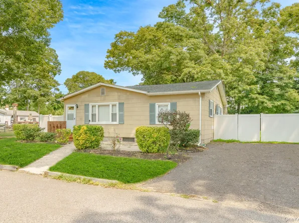 49 Salem Street, Patchogue, NY 11772