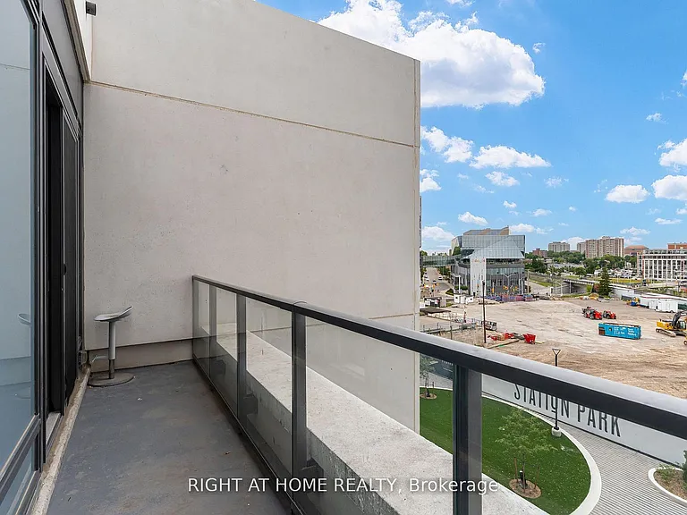 15 Wellington St S #301 — Photo 27