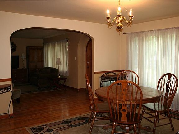 3rd image of 17 Elmview Ave