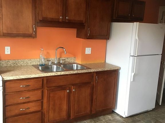5th image of 142 E 15th St