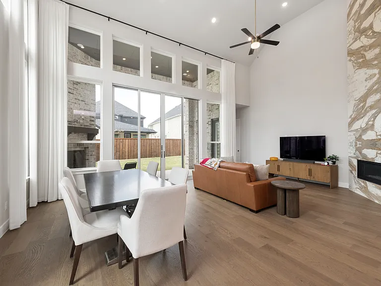 2790 Starwood Dr — Photo 3