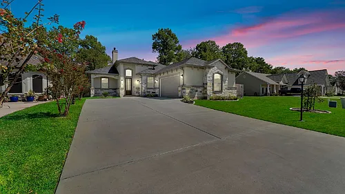 73 Wyndemere Dr Photo 1