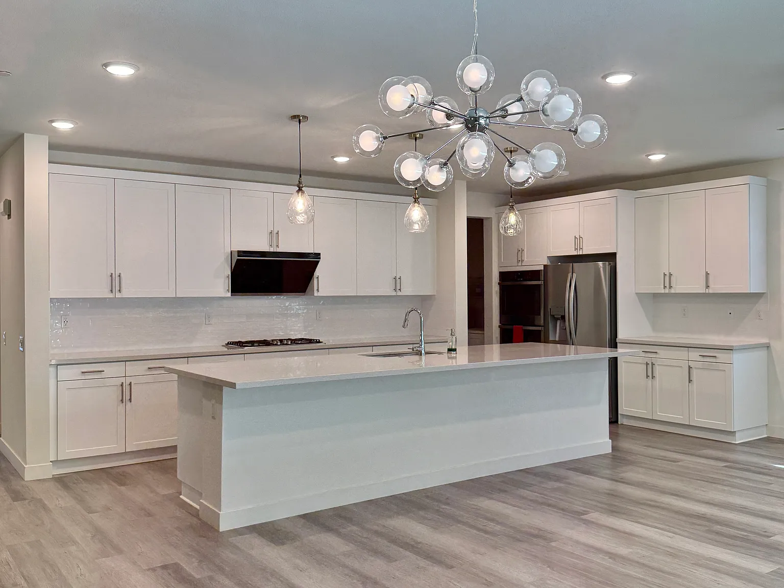 4 bed, 3.5 bath, 2810 sqft, $4,500 — Photo 1