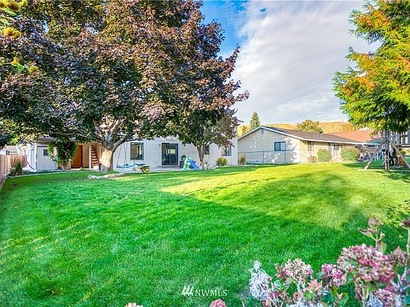Spacious Backyard