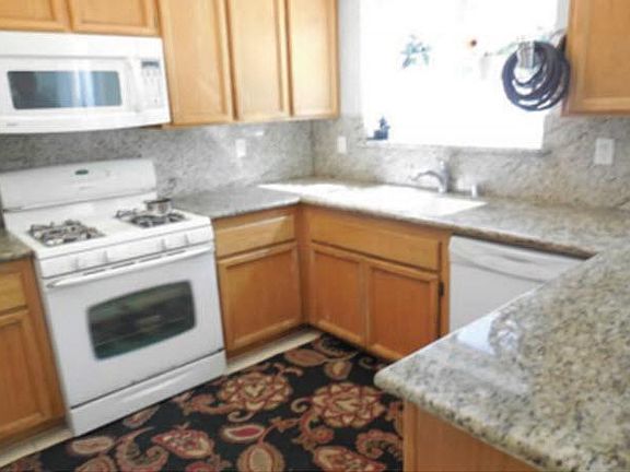 Kitchen with upgraded Granite counter top