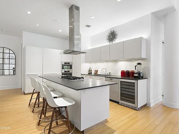 5th image of 415 Greenwich St APT 3F