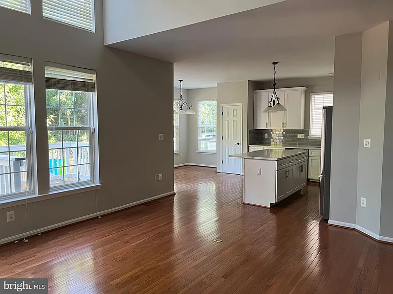 7689 Graysons Mill Ln — Photo 6