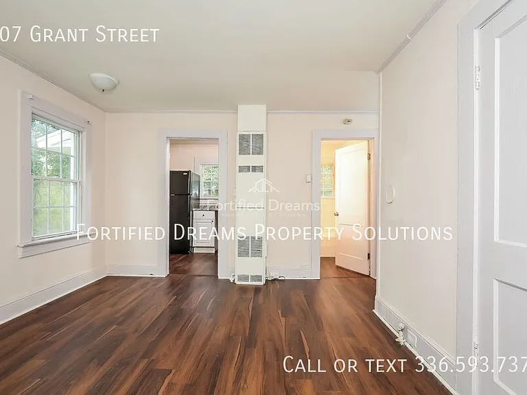 907 Grant St — Photo 5