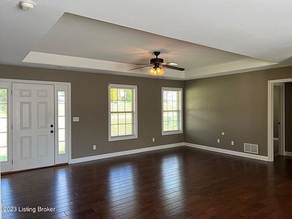 2nd image of 127 Chesapeake Trl