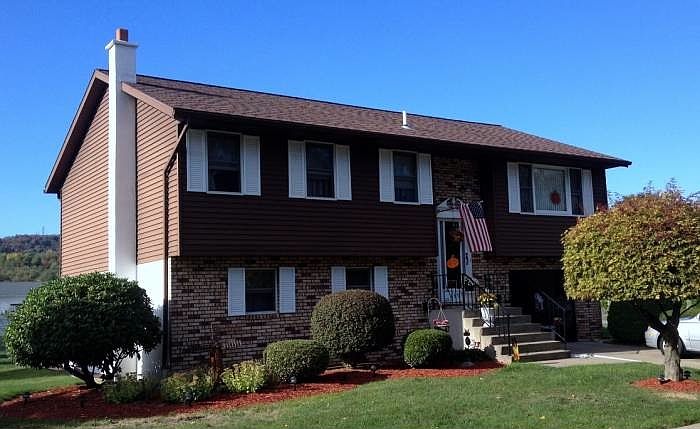 1st image of 139 E Broadway St