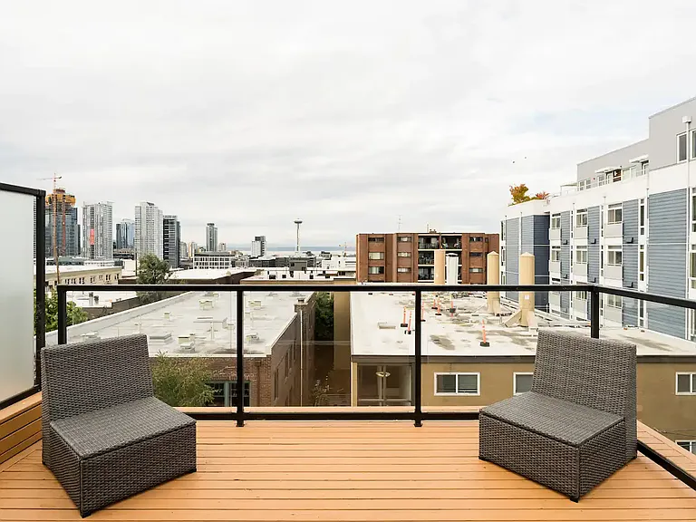 411 Summit Ave E #A — Photo 36